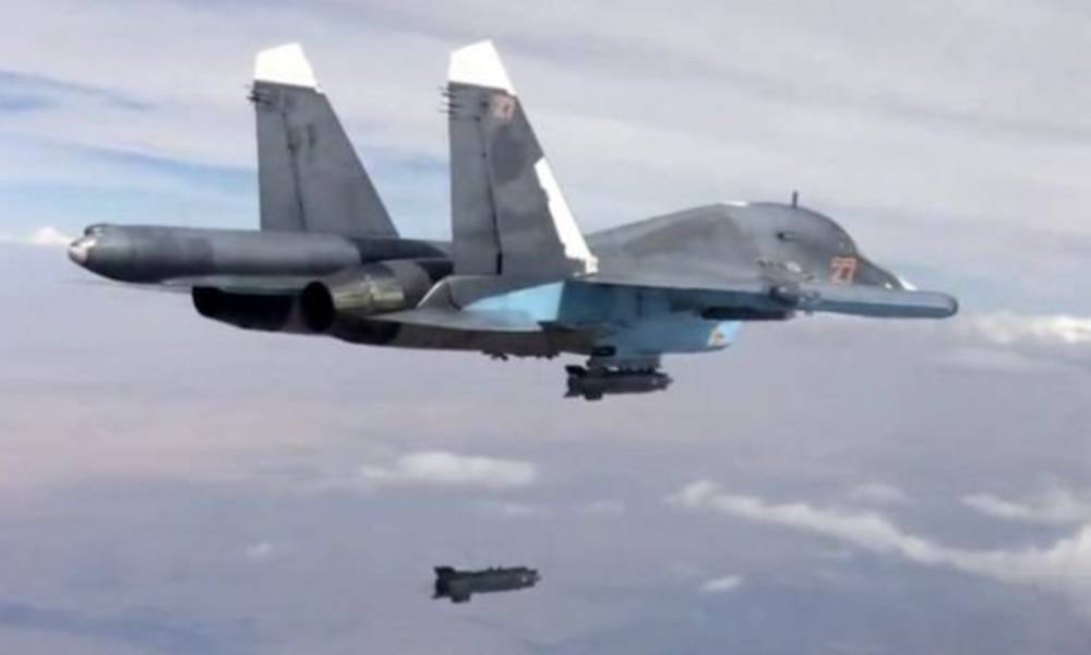 شاهد بالفيديو .. المقاتلات الروسية تضرب أحد المواقع المهمة لداعش في سوريا
