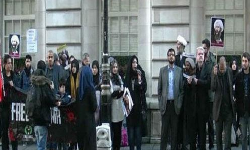 الجالية الاسلامية في لندن تعتصم امام السفارة السعودية للتنديد بحكم اعدام النمر