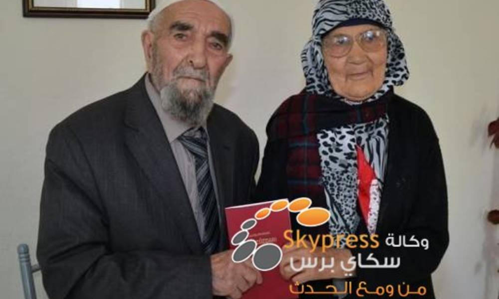 بعد قصة حب استمرت 77 عاما تزوج مصطفى حبيبته في دار المسنين