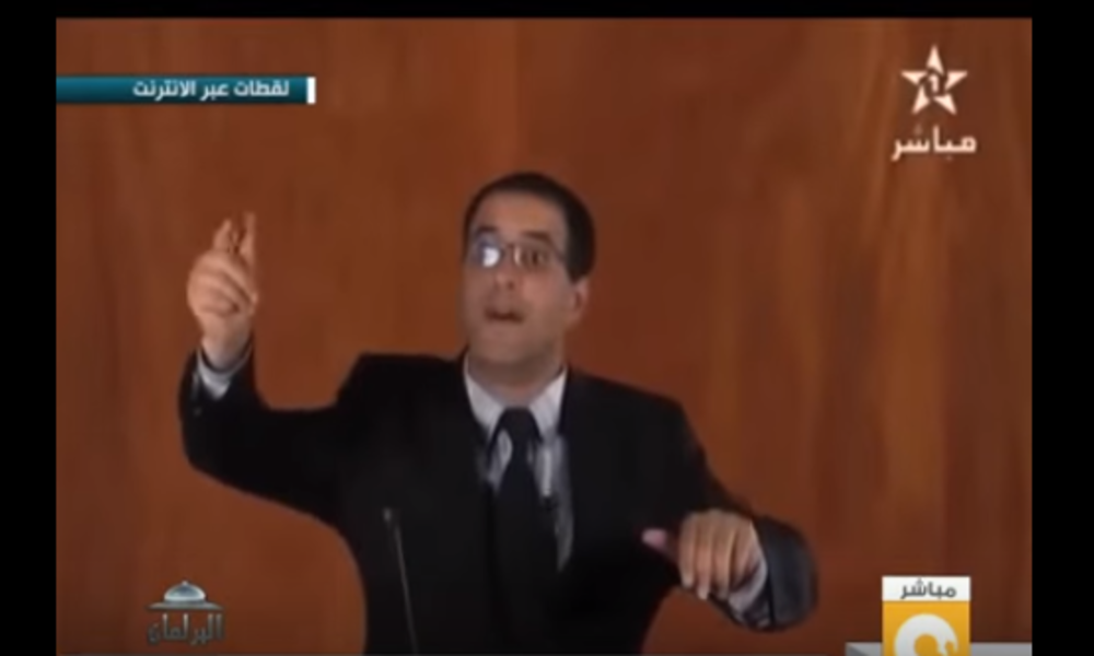 بالفيديو.... نائب يغني داخل البرلمان المغربي