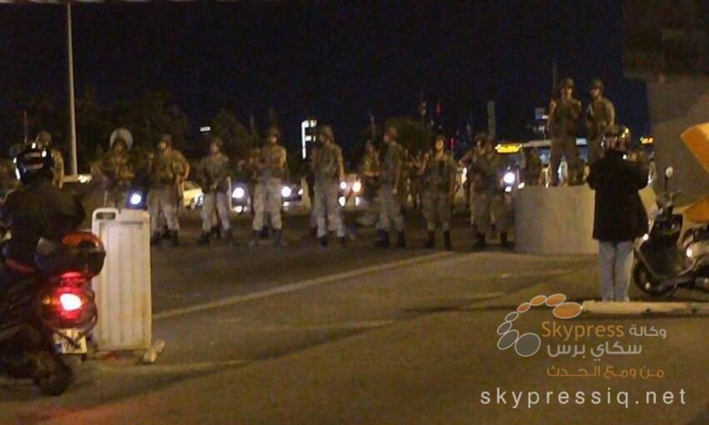 الجيش التركي يعلن حظر التجوال وتطبيق ألاحكام العرفية