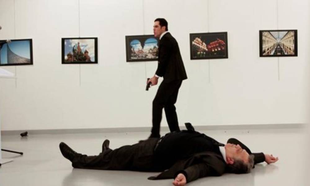 نائب اوكراني يصف قاتل السفير الروسي بالـ"بطل"