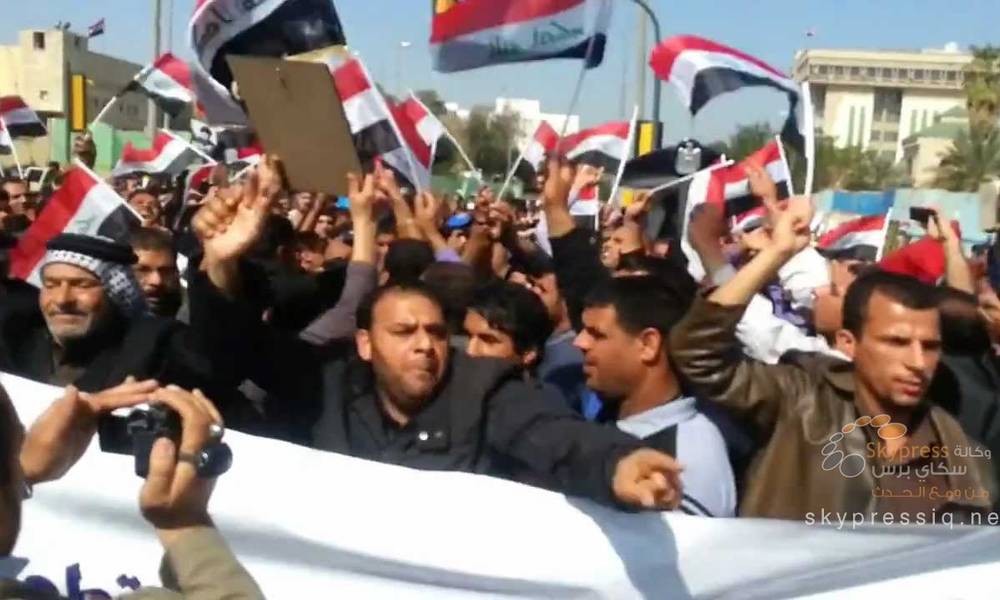 العشرات من المواطنين وشيوخ العشائر يتظاهرون في بغداد للمطالبة بإقالة الهميم