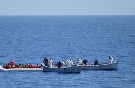 البحرية الايطالية تنقذ 1200 مهاجر قبالة السواحل الليبية