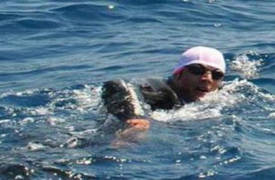 صحيفة بريطانية لاجئ سوري في رحلة سباحة طولية من تركيا الى اليونان