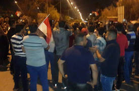 العشرات من البصريين يجددون تظاهراتهم للمطالبة بتوفير الخدمات ومنع استخدام الرصاص الحي خلال التظاهرات