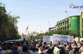 المئات من المواطنين في كربلاء يتظاهرون احتجاجا على انعدام الخدمات