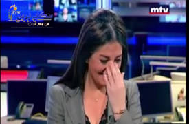 بالفيديو.. نوبة ضحك تصيب مذيعة لبنانية أثناء تقديم نشرة الأخبار