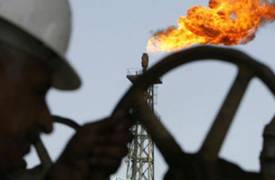 العراق يخطط لزيادة انتاجه النفطي في عام 2016