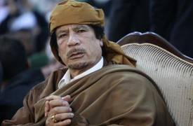 شاهد بالفيديو...القذافي يلقن حفيده كلمات قبل إغتياله