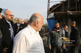 بالصور .. العبادي يتفقد مكان الاعتداء الارهابي في بغداد الجديدة