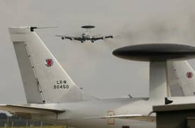 الناتو يوافق على إرسال طائرات إنذار مبكر من طراز "أواكس" إلى سوريا