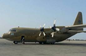 طائرة سعودية محملة بالمساعدات تصل الى مطار بغداد