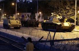 الجيش التركي الانقلابي يسيطر على مبنى الاذاعة والتلفزيون