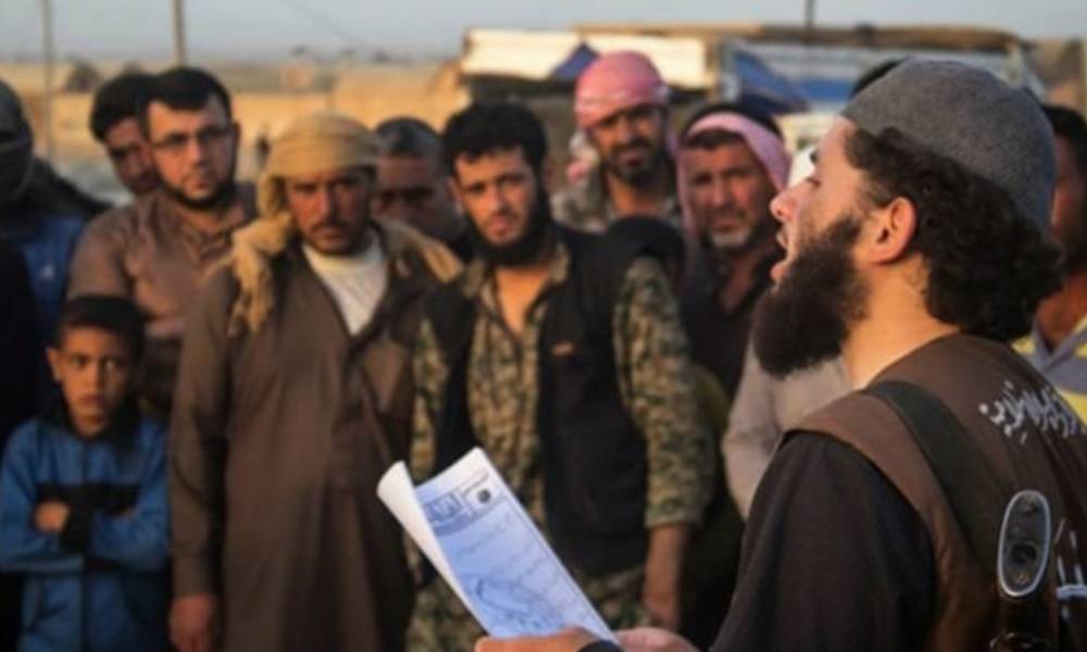 مسلح من "داعش "يقتل والدته أمام الملأ" لمطالبتها له بترك التنظيم