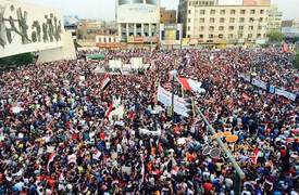 الالاف يتظاهرون في ساحة التحرير للمطالبة بالاصلاح