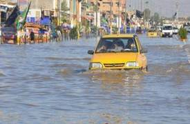 العبادي يعلن حالة الطوارئ في المناطق المتضررة جراء مياه الامطار الغزيرة