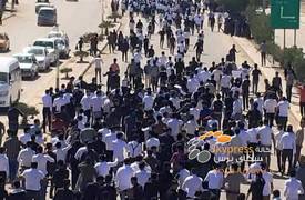 بالصور.. طلبة جامعة المثنى يطوقون مجلس المحافظة احتجاج على اعتقال استاذ جامعي