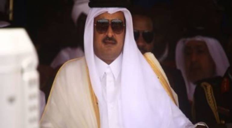 The Emir of Qatar presents 10 billion to a US official to lift the siege